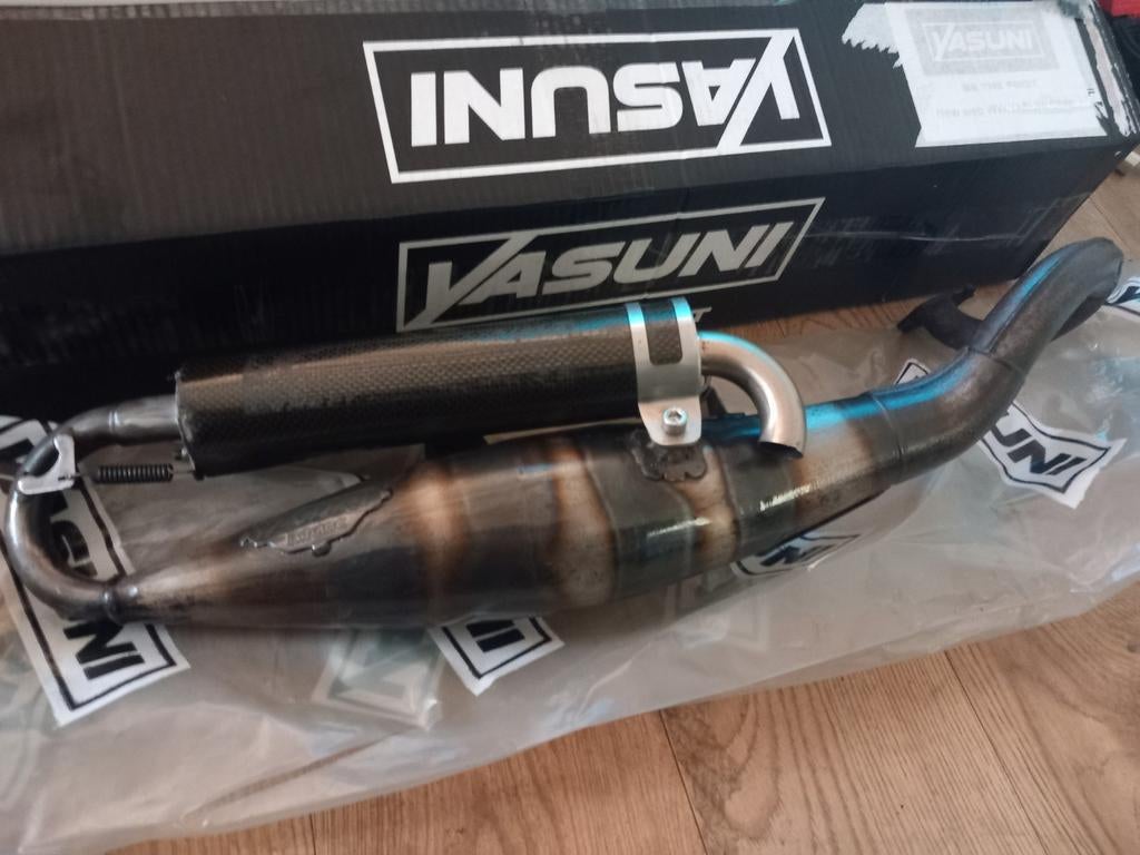 Yasuni R uitlaat minarelli horizontaal carbon demper, Fietsen en Brommers, Brommeronderdelen | Scooters, Ophalen, Zo goed als nieuw