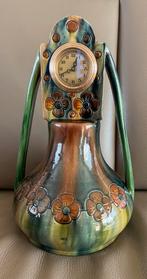 Zeldzame art nouveau vaasklok in Vlaams aardewerk, Antiek en Kunst, Antiek | Klokken, Ophalen
