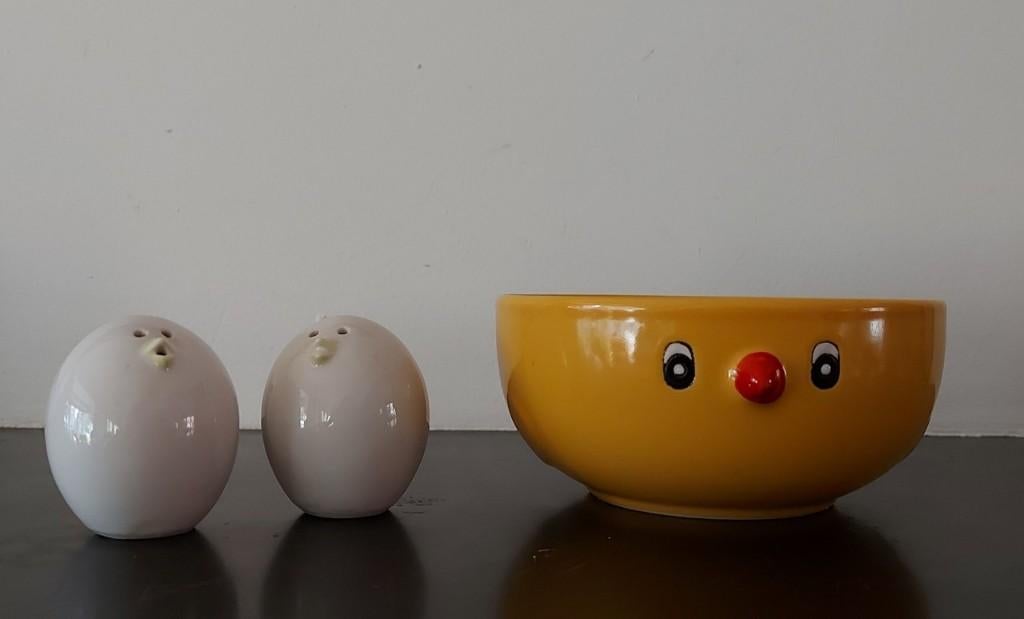 Pasen peper & zoutstel & schaaltje kuikentjes eieren, Diversen, Pasen, Ophalen of Verzenden