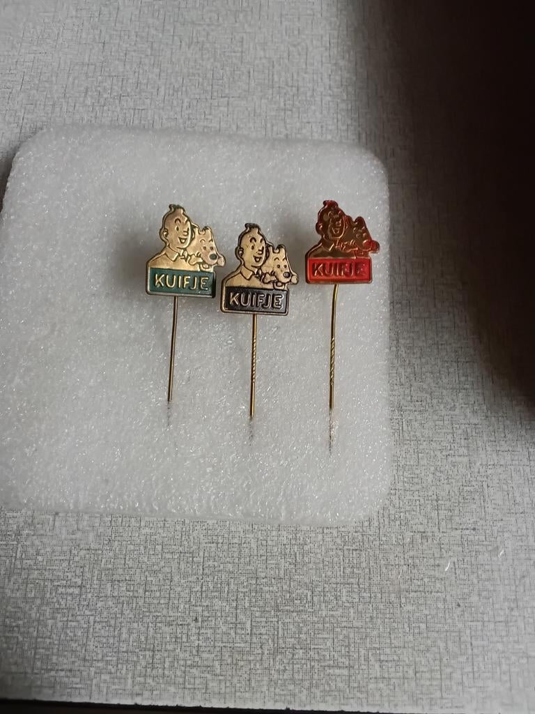 3 verschillende kleuren van de speldjes van KUIFJE., Ophalen of Verzenden