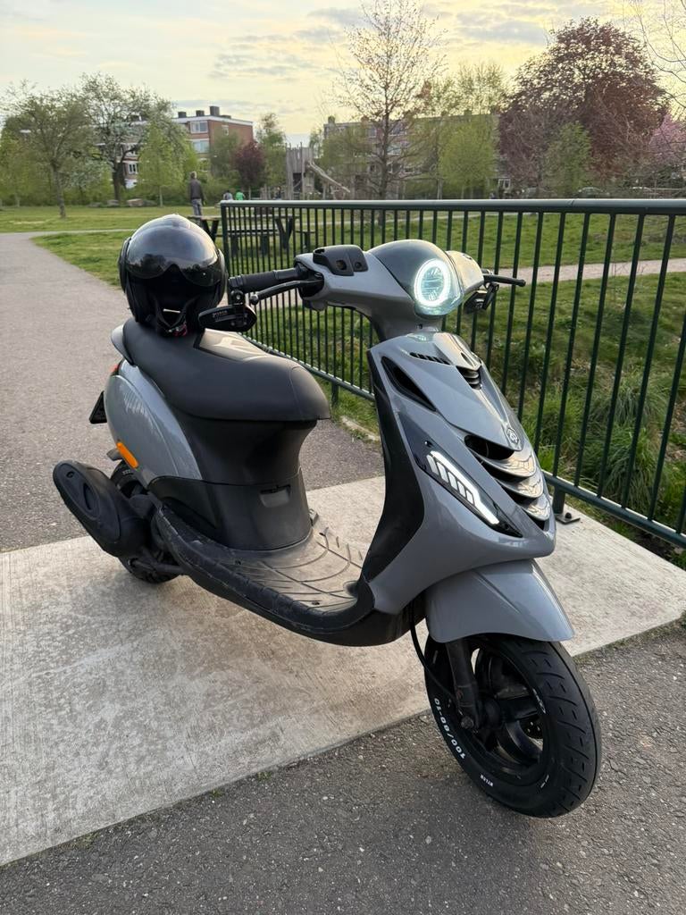 Piaggio zip 4t 50cc, Fietsen en Brommers, Scooters | Piaggio, Zo goed als nieuw, Zip, Benzine, Ophalen