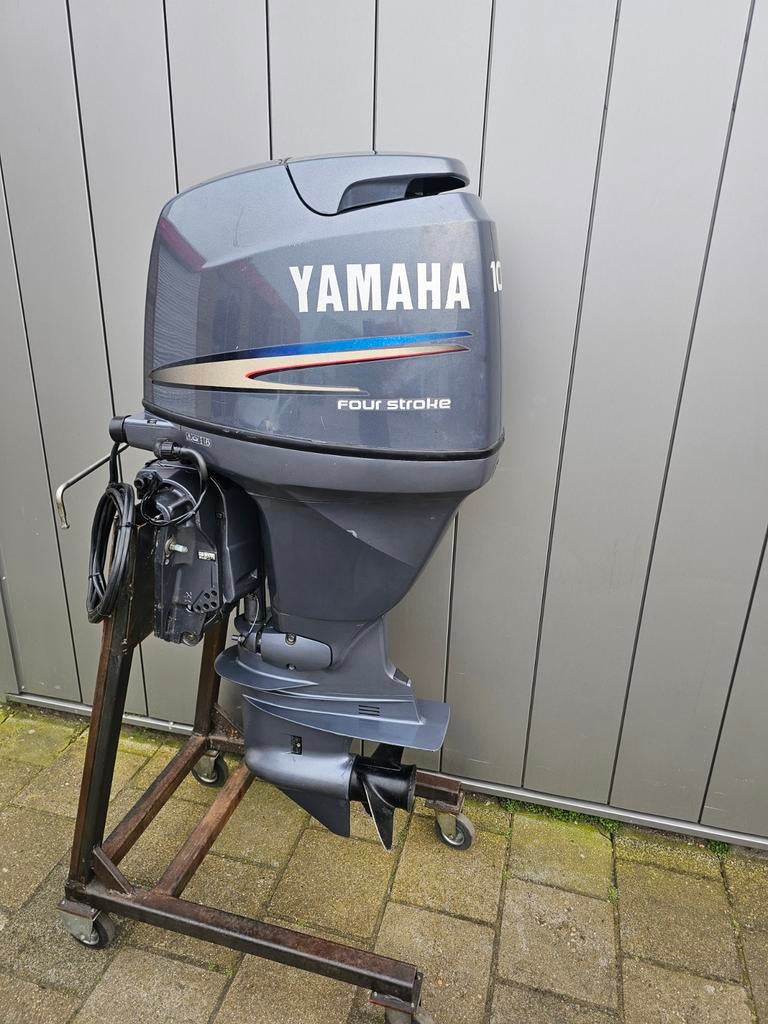 YAMAHA 100 pk 4TAKT LANGSTAART POWERTRIM NETTE STAAT