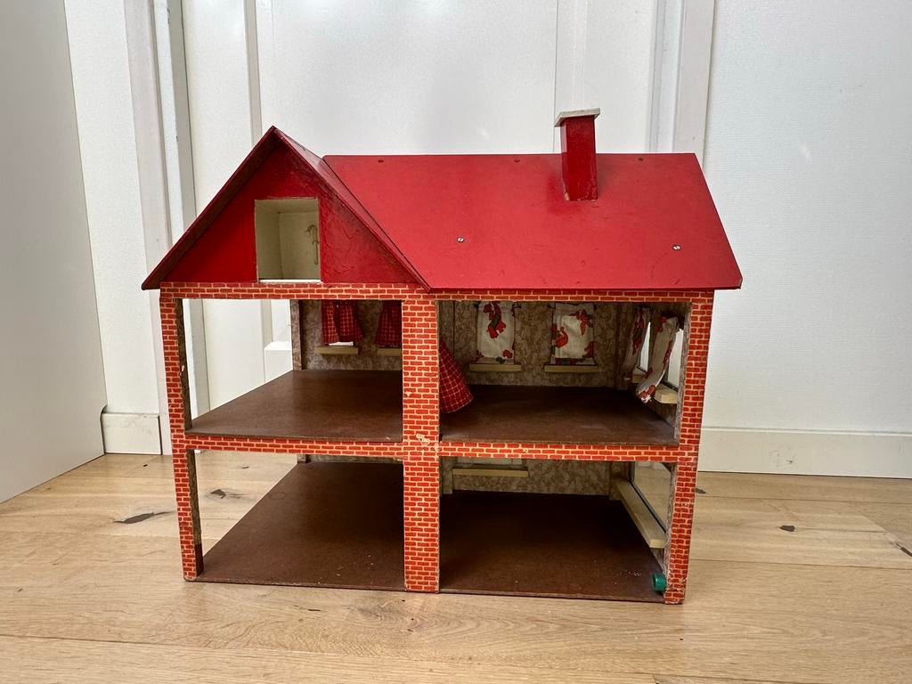 Vintage Houten Poppenhuis met Rode Dak en Schoorsteen, Kinderen en Baby's, Speelgoed | Poppenhuizen, Ophalen, Gebruikt, Poppenhuis