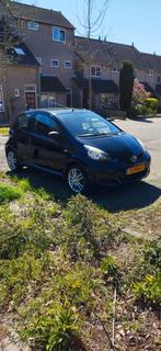 Toyota Aygo 1.0 12V Vvt-i 3DRS MMT 2011 Zwart, Auto's, Voorwielaandrijving, 4 stoelen, Origineel Nederlands, Handgeschakeld