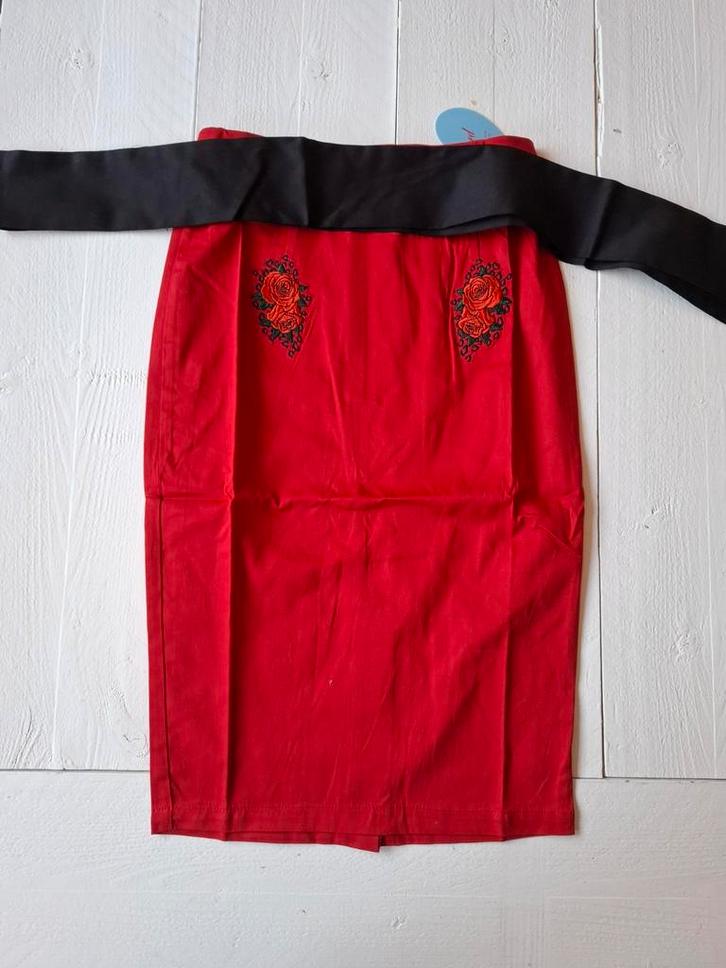 Nieuwe rode rok Banned retro maat xs bloem roos, Kleding | Dames, Rokken, Nieuw, Maat 34 (XS) of kleiner, Rood, Onder de knie