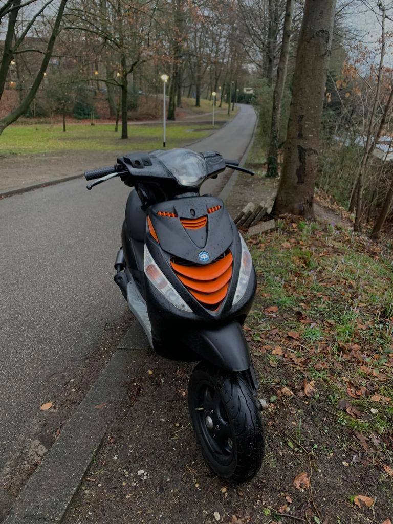 Piaggio origineel zip sp h2o, Fietsen en Brommers, Scooters | Piaggio, Ophalen, Tweetakt, Maximaal 45 km/u, Zip