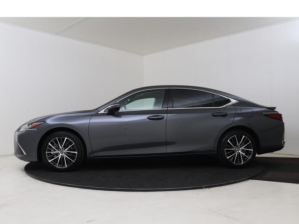 Lexus ES 300h 35th Edition Beperkt leverbaar! (bj 2025), Auto's, Lexus, 12 maanden, Zwart, 4 cilinders, 1655 kg