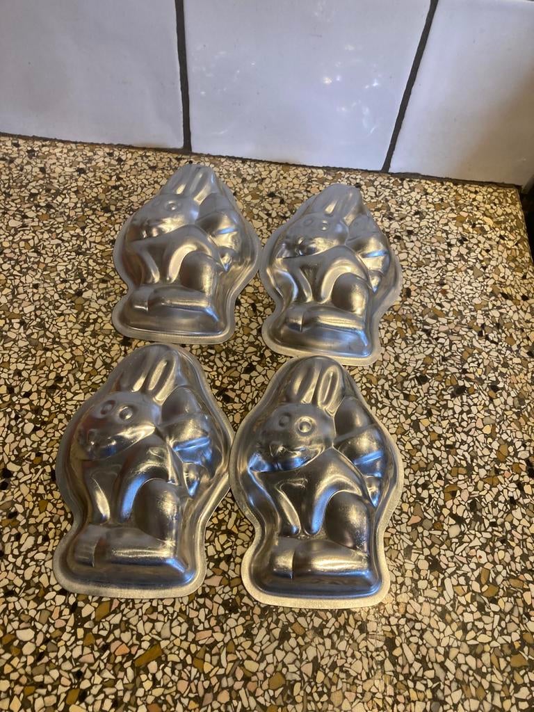 Set bakvormpjes hazen, Antiek en Kunst, Curiosa en Brocante, Ophalen of Verzenden