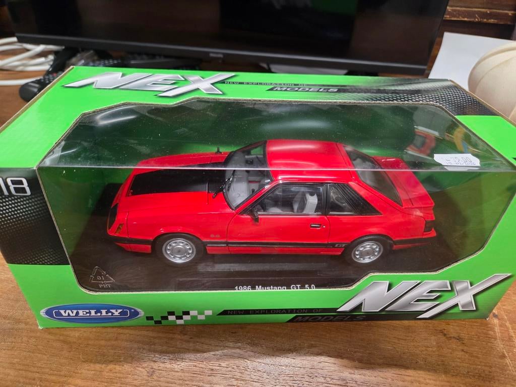 1986 Mustang GT 5.0 rood Welly Nex schaal 1:18, Auto, ., Ophalen of Verzenden, Zo goed als nieuw