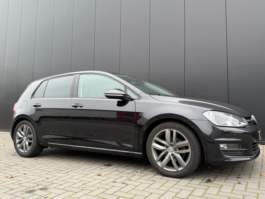 Volkswagen Golf 1.0 Connect NIEUW DISTRIBUTIE, Carpl, Camera, Auto's, Volkswagen, Voorwielaandrijving, Stof, Zwart, USB