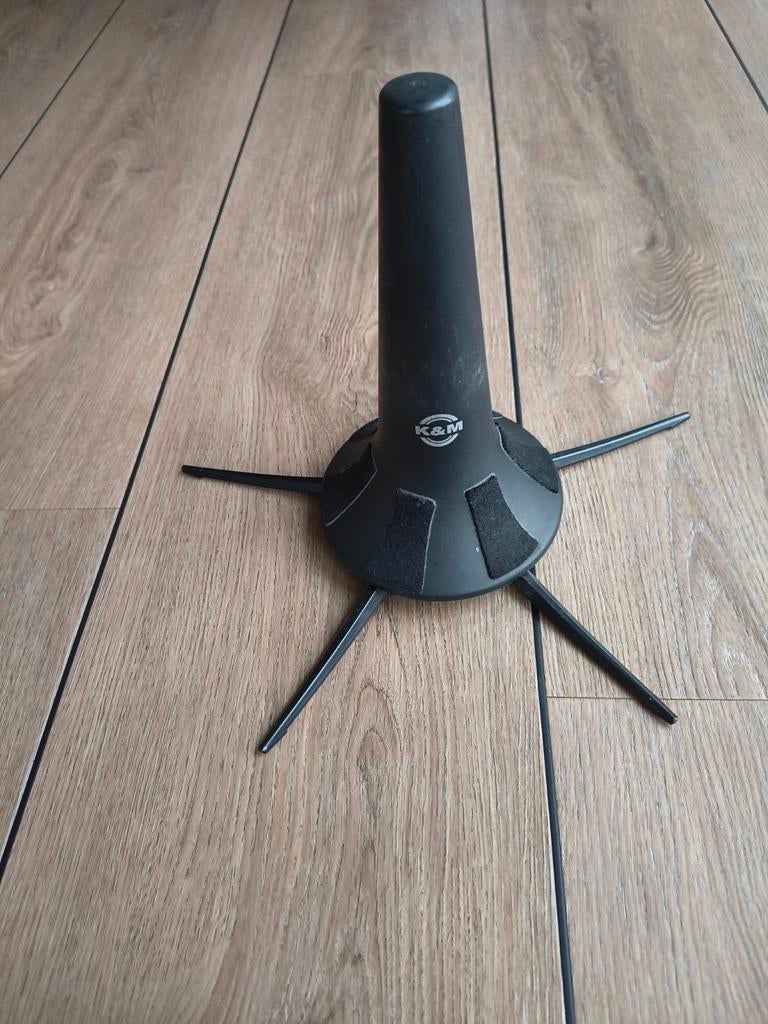 K&M Bugelstandaard - kan alleen staand goed in elkaar, Muziek en Instrumenten, Standaards, Ophalen of Verzenden, Gebruikt, Instrumentstandaard