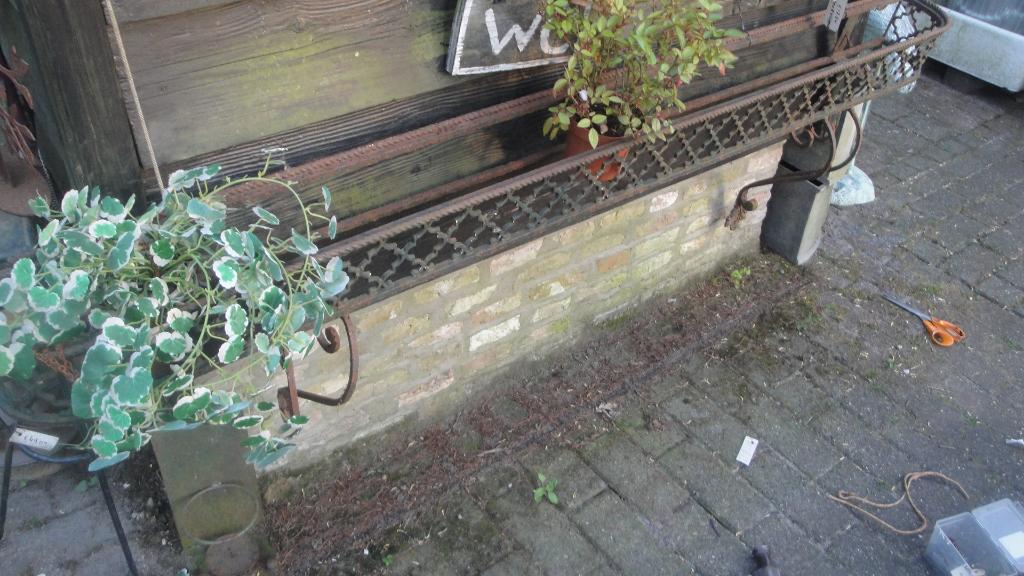 heel groot massief metalen bloemenrek, Tuin en Terras, Bloembakken en Plantenbakken, Metaal, Binnen, Balkon, Tuin, Minder dan 30 cm