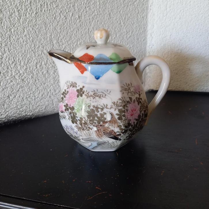 Oud Chinees porseleinen kannetje met deksel, Antiek en Kunst, Antiek | Porselein, Ophalen of Verzenden