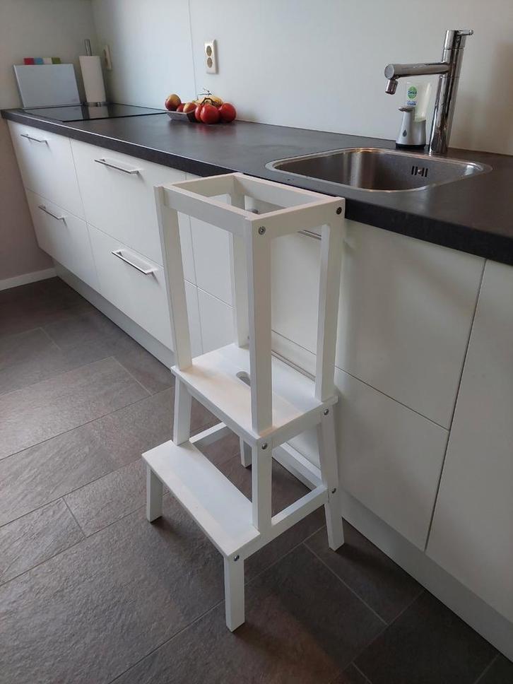 Montessori leertoren keukenhulp kindertrapje wit, Huis en Inrichting, Krukjes, Zo goed als nieuw, Hout, Ophalen of Verzenden