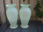 2 grote groene glazen vazen, Ophalen, Minder dan 50 cm, Groen, Glas