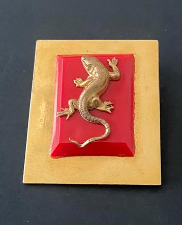 Jean Painlevé salamander broche beschikbaar voor biedingen