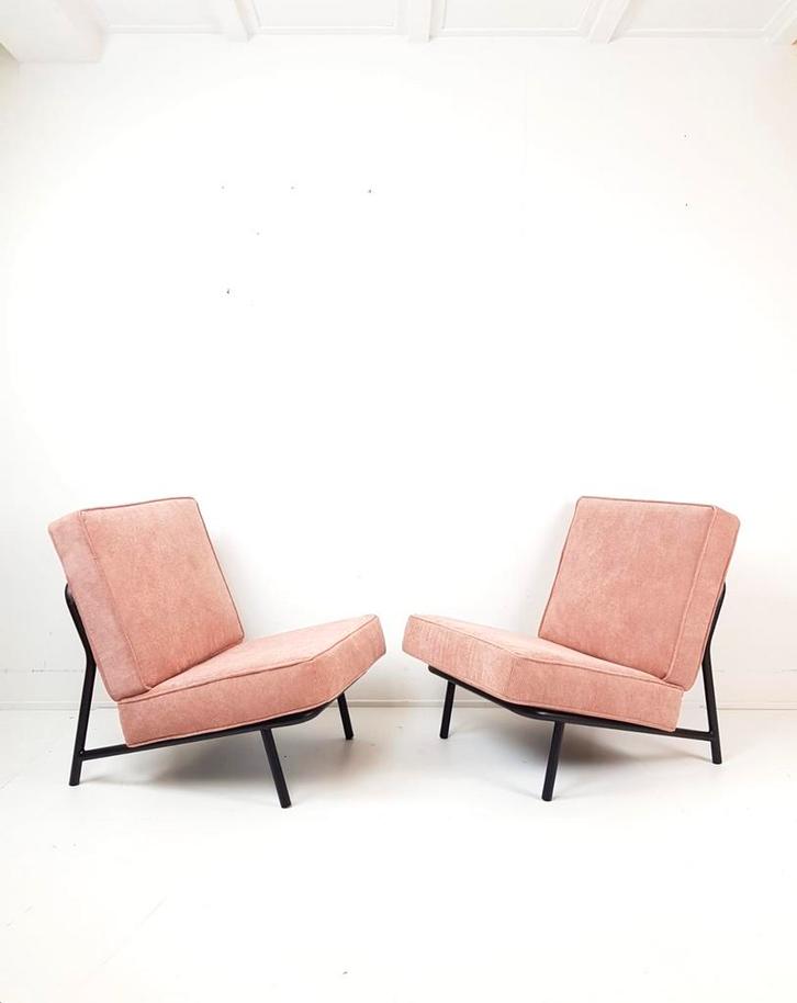 Artifort Dux fauteuils zwart metaal met roze kussens nieuw, Huis en Inrichting, Fauteuils, Metaal, 50 tot 75 cm, 75 tot 100 cm