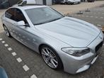 BMW F10 5-serie 550i M pakket uit 2013, Auto's, BMW, 2000 kg, 4395 cc, 109 €/maand, Particulier