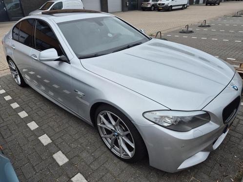 BMW F10 5-serie 550i M pakket uit 2013, Auto's, BMW, Particulier, Benzine, Sedan, Geïmporteerd, Zilver of Grijs, Ophalen