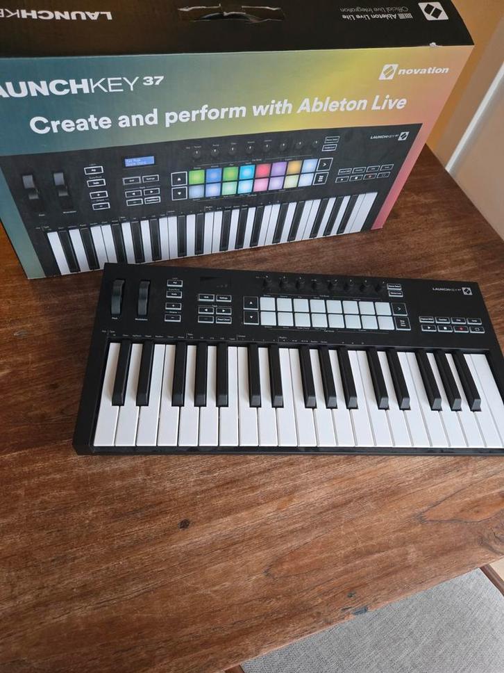 Novation Launchkey 37 Ableton, Muziek en Instrumenten, Midi-apparatuur, Zo goed als nieuw, Ophalen