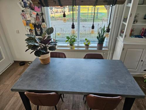 Teak houten tafel met betonlook overzetblad, Huis en Inrichting, Tafels | Eettafels, Gebruikt, Ophalen