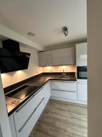 Nette lichtgrijze hoekkeuken 298 bij 228 cm, Huis en Inrichting, Ophalen, Hoekkeuken, Zo goed als nieuw, Kunststof