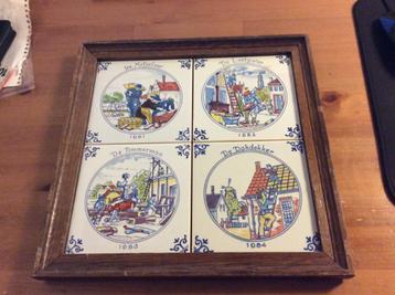 4 tegeltjes in lijst. Beroepen Makkum-keramiek. 31 x 31 cm beschikbaar voor biedingen