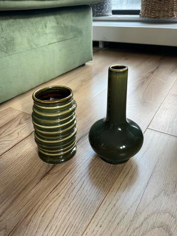 Groene vaasjes set beschikbaar voor biedingen