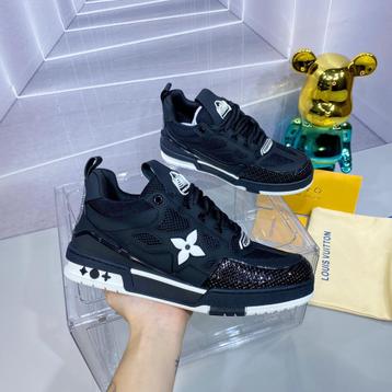 Louis Vuitton Trainer schoenen beschikbaar voor biedingen