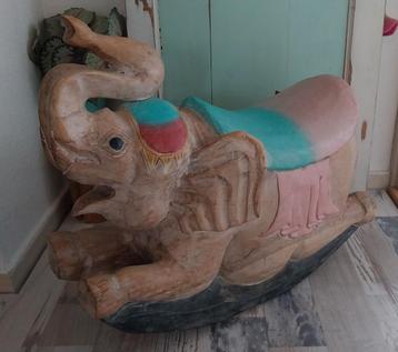 Houten schommel olifant  beschikbaar voor biedingen