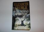 English Book, In The Presence of The Enemy, Elizabeth George, Boeken, Gelezen, Ophalen of Verzenden, Elizabeth George, Fictie