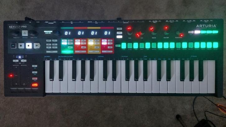 Arturia Keystep Pro sequencer, Muziek en Instrumenten, Midi-apparatuur, Zo goed als nieuw, Ophalen of Verzenden