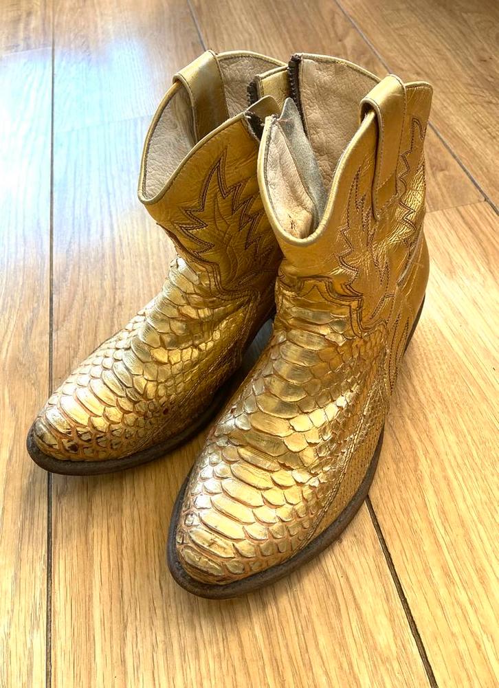 Mooie goudkleurige Sendra’s maat 37, Kleding | Dames, Schoenen, Gedragen, Ophalen of Verzenden