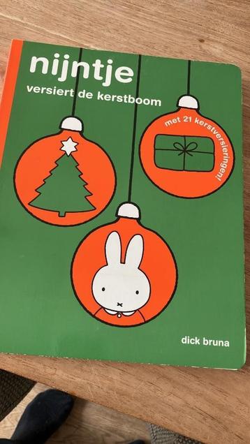 Knutselboek nijntje versiert de kerstboom beschikbaar voor biedingen