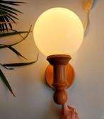 wandlamp bollamp hout Herda vintage, Huis en Inrichting, Lampen | Wandlampen, Ophalen of Verzenden, Zo goed als nieuw, Hout, Vintage
