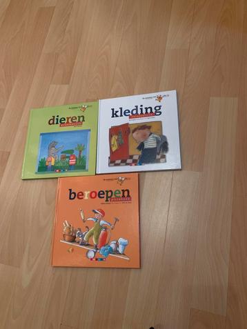 Kleuterboekjes: Dieren, Kleding, Beroepen beschikbaar voor biedingen