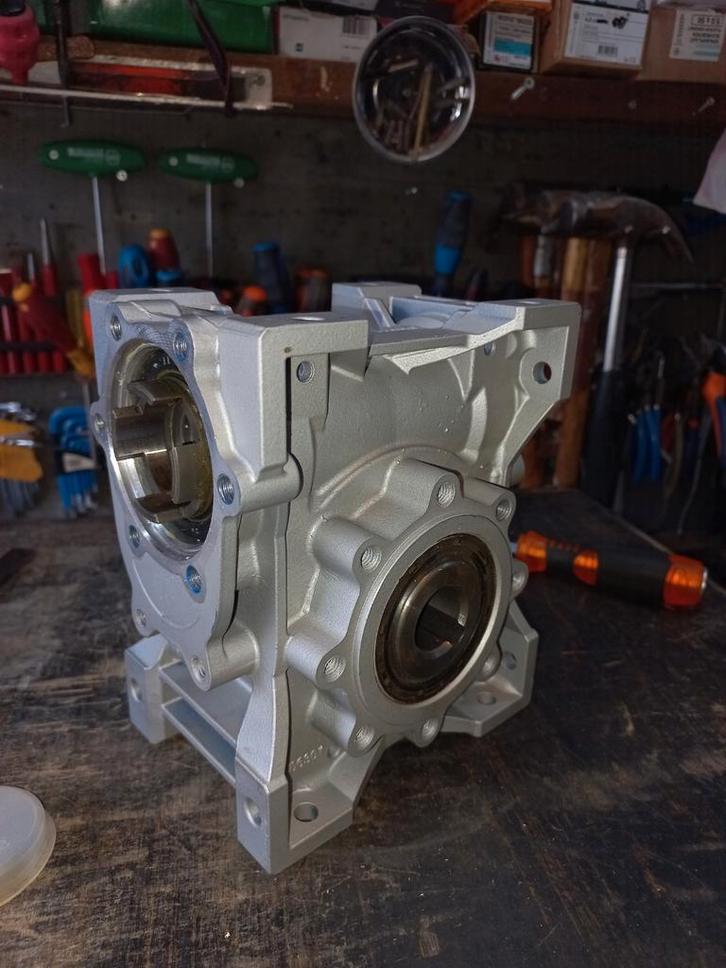 2x Nieuwe Motovario Wormwiel Reductiekasten, Doe-het-zelf en Verbouw, Gereedschap | Machine-onderdelen en Toebehoren, Ophalen of Verzenden