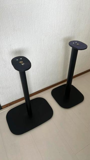 Speaker stands beschikbaar voor biedingen