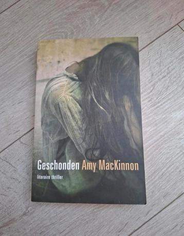 Geschonden - Amy MacKinnon beschikbaar voor biedingen
