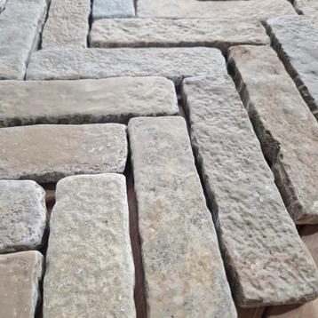 Antieke BRICKS IJSSELSTEENTJES VLOER TEGELS beschikbaar voor biedingen