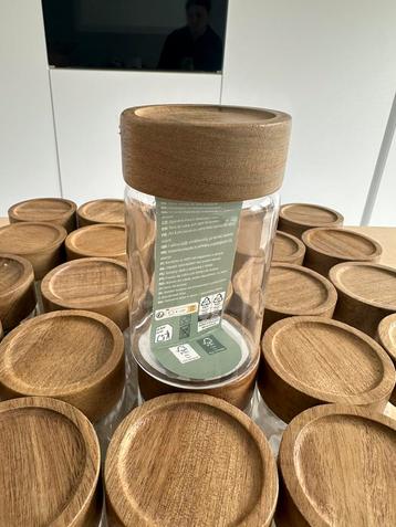 24 stuks  nieuwe kruiden potjes ( nieuwe in doos) beschikbaar voor biedingen