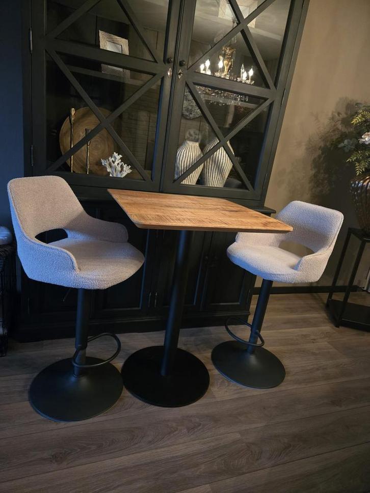 Bartafel met 2 barkrukken, Huis en Inrichting, Barkrukken, Zo goed als nieuw, 60 tot 90 cm, Hout, 2 krukken, In hoogte verstelbaar