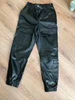 Super leuke broek van Bershka maat S koopje, Kleding | Dames, Broeken en Pantalons, Ophalen of Verzenden, Zo goed als nieuw, Zwart