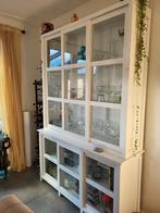 Witte buffetkast met glazen deuren, Huis en Inrichting, Kasten | Buffetkasten, Ophalen, 100 tot 150 cm, Landelijk, 25 tot 50 cm