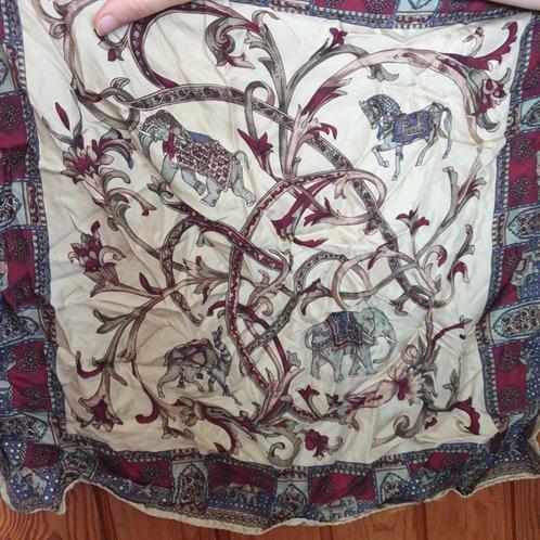 Mooie zijden sjaal merk Roeckl mt 51x51 cm, Kleding | Dames, Mutsen, Sjaals en Handschoenen, Zo goed als nieuw, Sjaal, Ophalen of Verzenden
