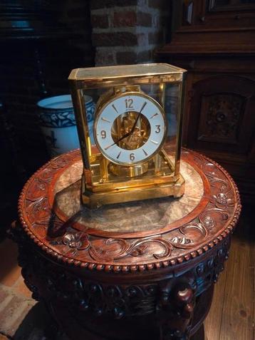 Hele mooie Atmos klok  beschikbaar voor biedingen