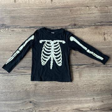 Halloweenshirt glow in the dark maat 110/116 beschikbaar voor biedingen