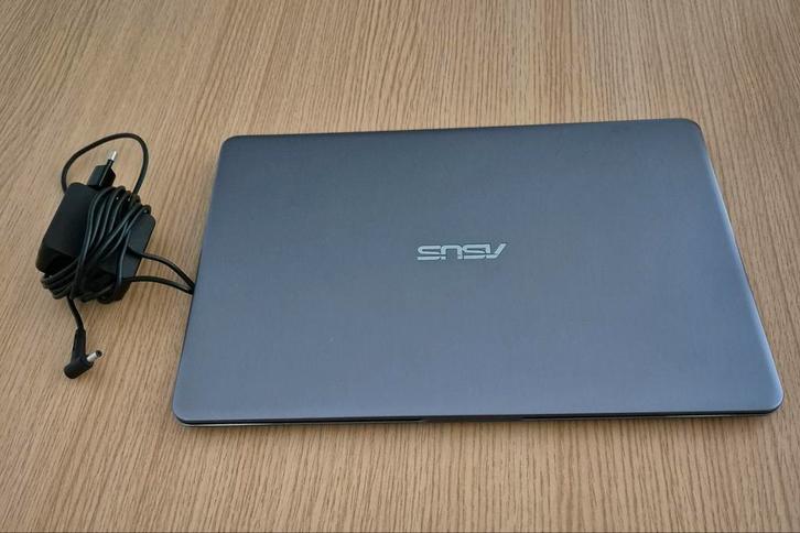 Asus Vivobook i5, Computers en Software, Windows Laptops, Zo goed als nieuw, 14 inch, SSD, 2 tot 3 Ghz, 4 GB, Ophalen