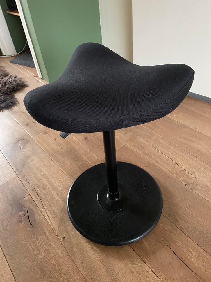 Stokke Varier Move zit-stakruk. Ergonomisch Zitcomfort, Huis en Inrichting, Bureaustoelen, Gebruikt, Bureaukruk, Zwart, Ergonomisch
