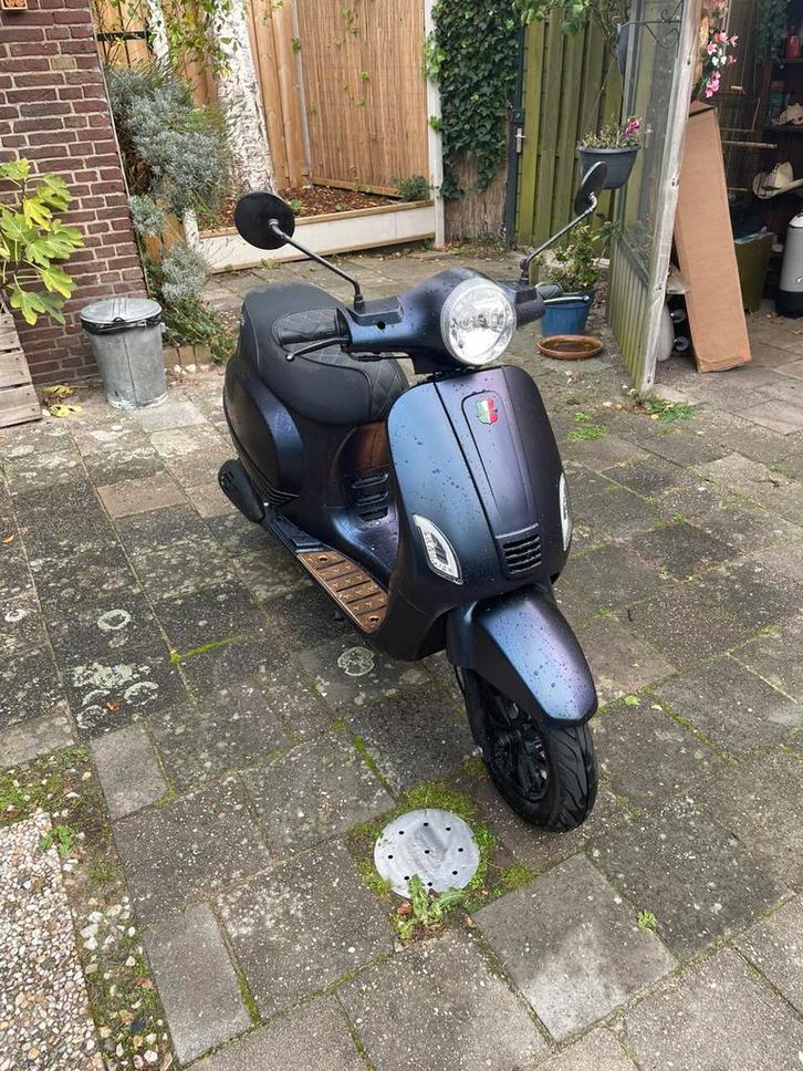 GTS Toscana, Fietsen en Brommers, Scooters | Overige merken, Zo goed als nieuw, Maximaal 25 km/u, Benzine, Ophalen